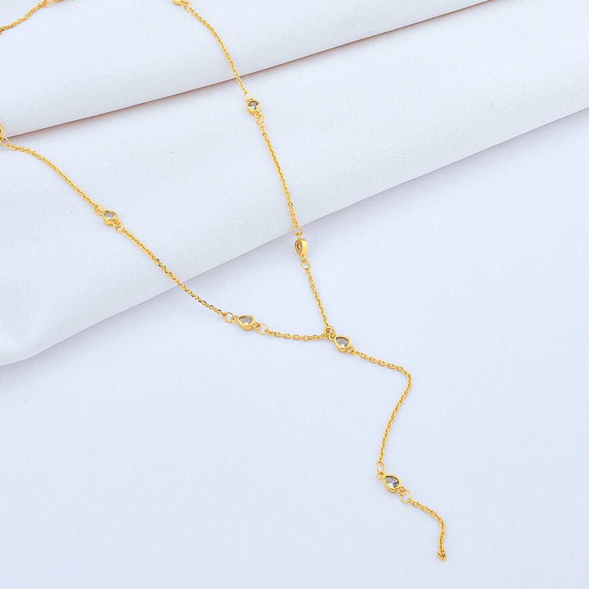 Colar Gravatinha com Zircônias banhado a ouro 18k