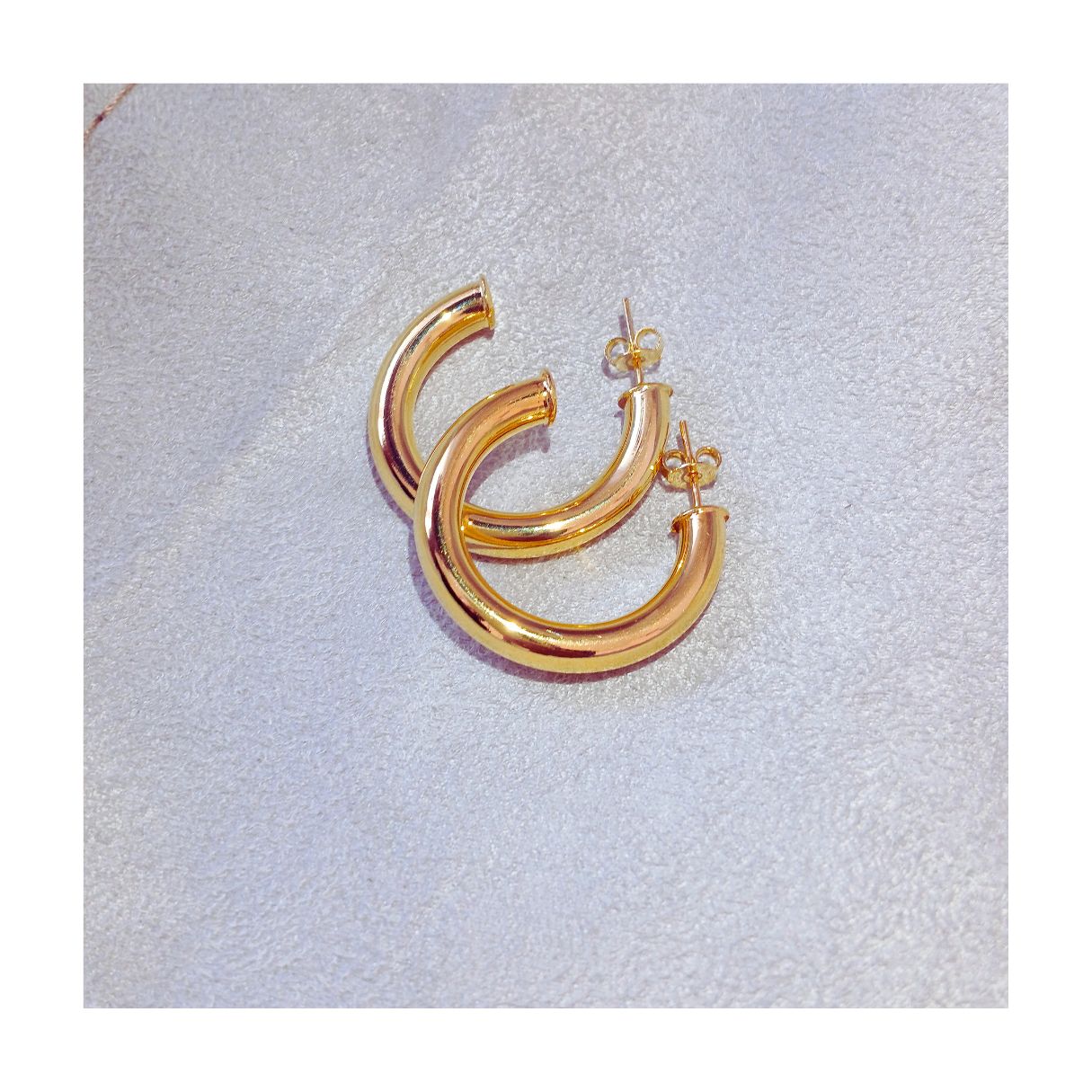 Brinco Meia Argola Tubo Banhado a Ouro 18K - Imagem 3