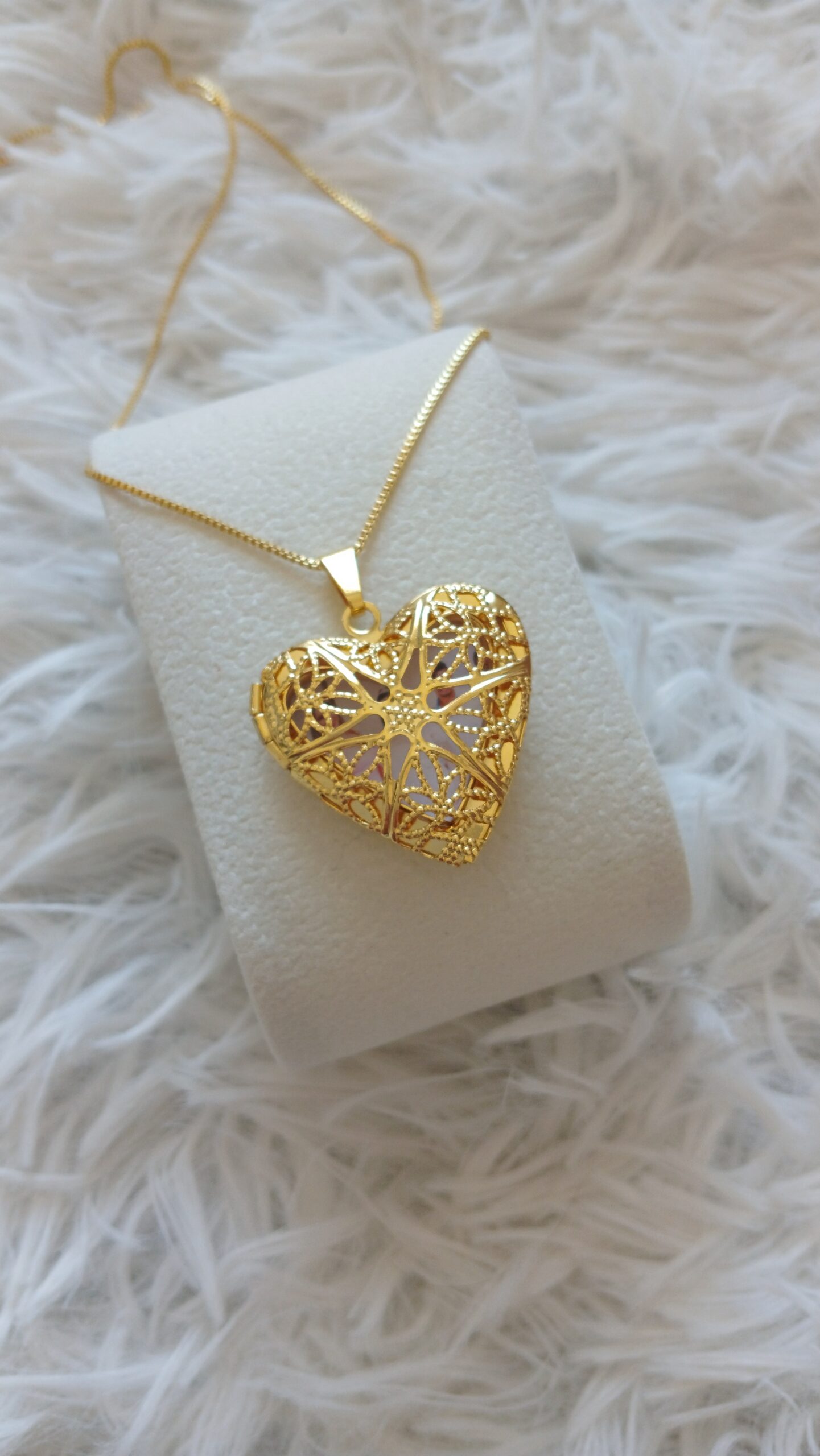 Colar Relicário Coração Arabesco | Banhado a Ouro 18k