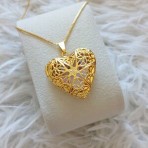 Colar Relicário Coração Arabesco | Banhado a Ouro 18k