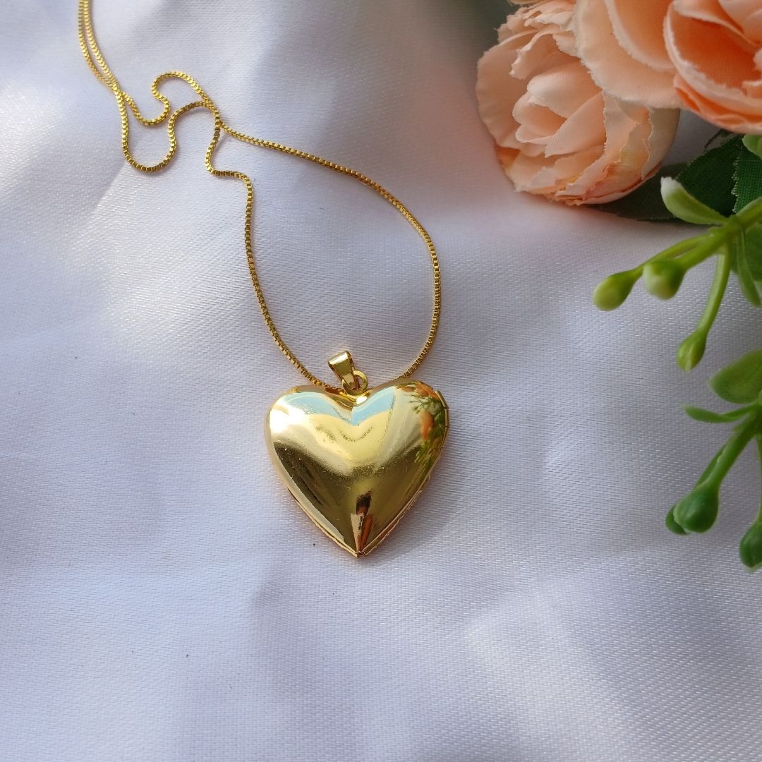 Relicário Coração Liso banhado a ouro 18k